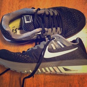Nike zoom structure 20 running shoe